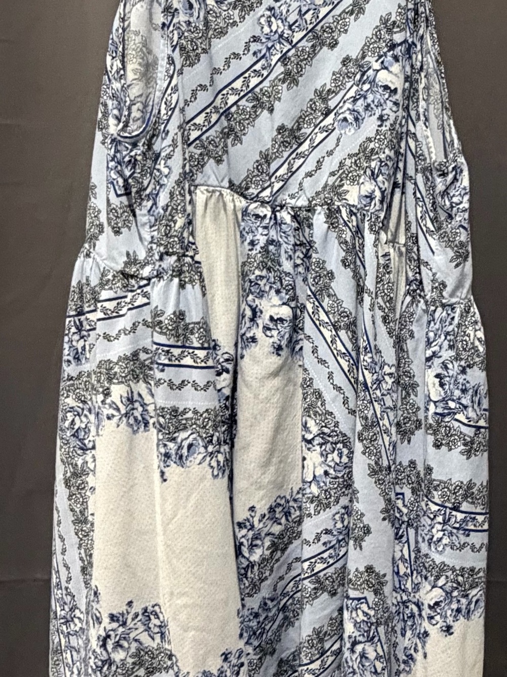 Torrid Women's Blue & White Floral Print size 4 (worn once)